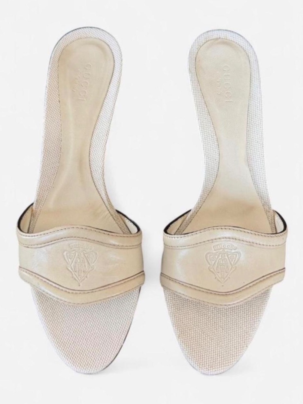 Auth Rare Gucci Ivory Hysteria Shield Embossed Leather Kitten Heels Mules Sandal